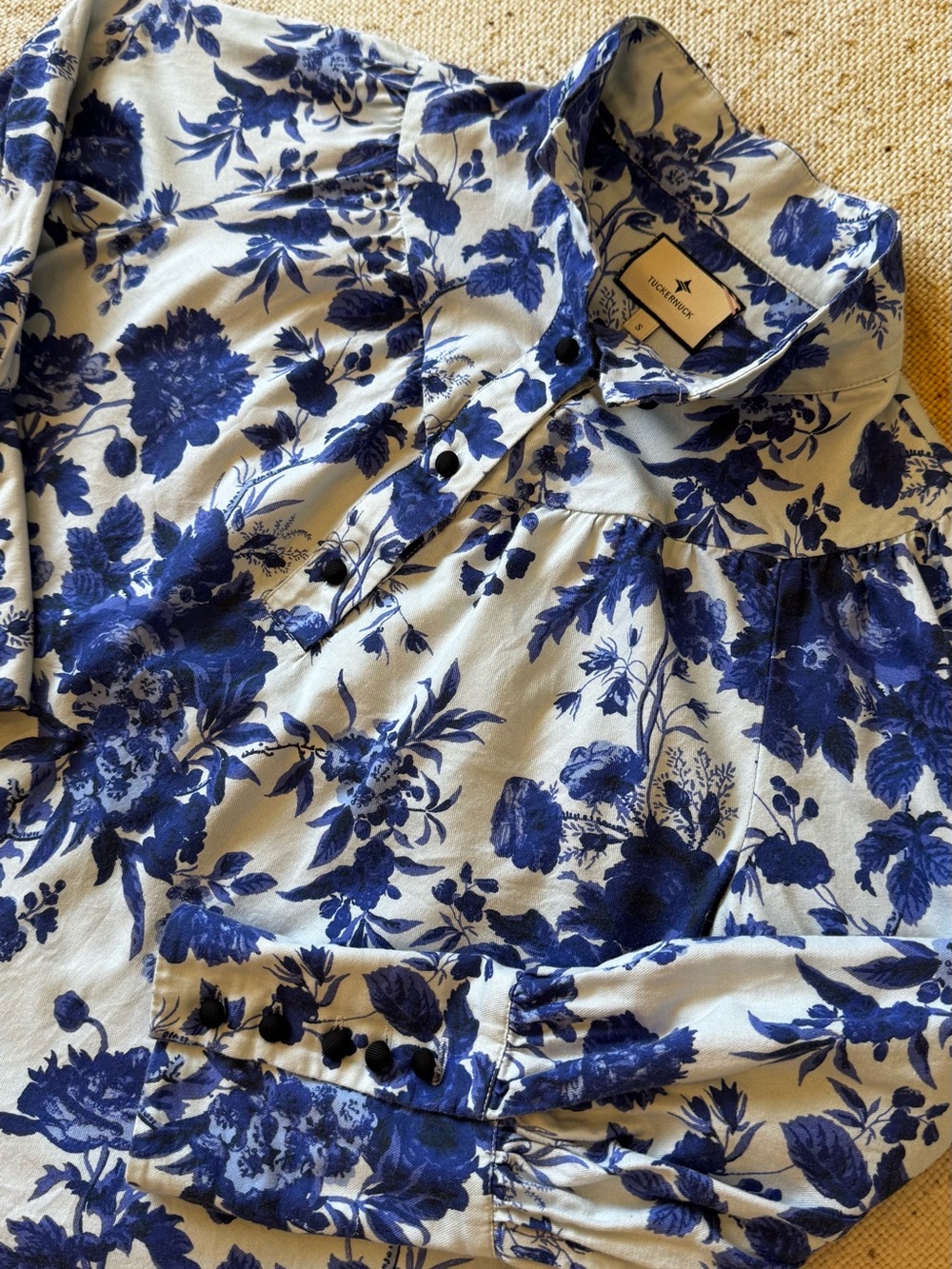 Tuckernuck Women’s S Blue White Floral Cotton Popover Blouse Grandmillennial